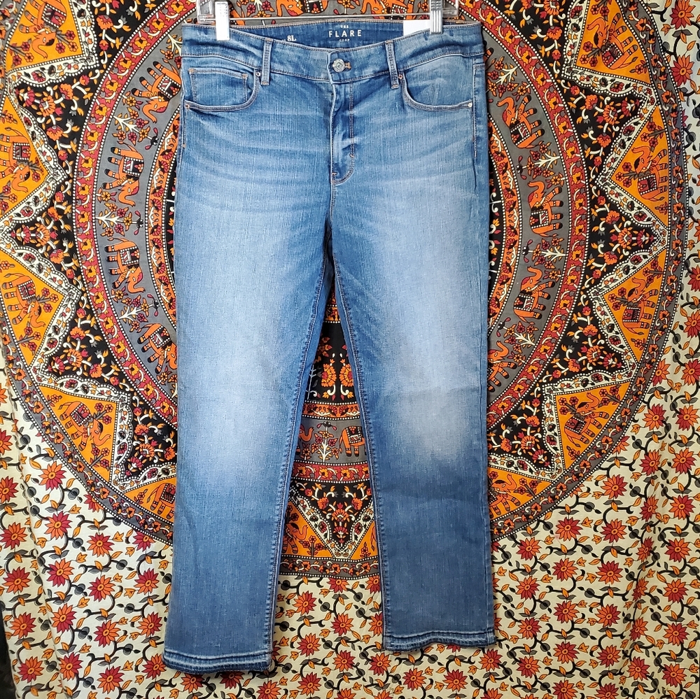 NWT White House Black Market Medium Wash Flare Crop Jeans Size 8L